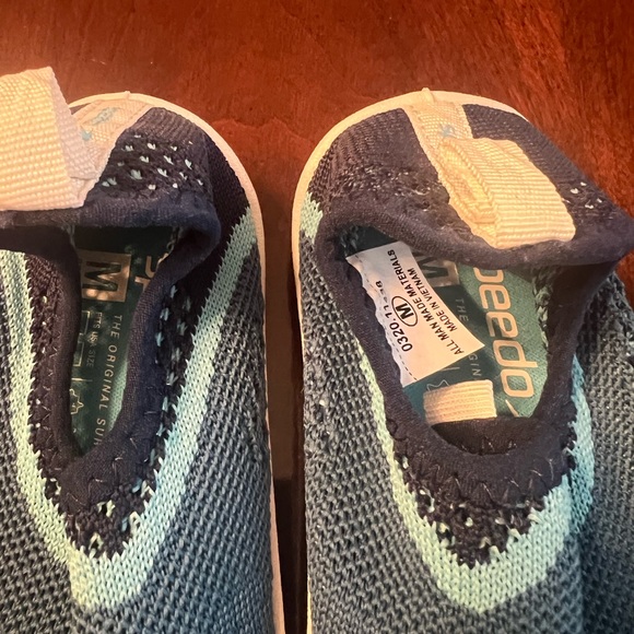 Kids Speedo Water shoes size medium - Picture 3 of 3